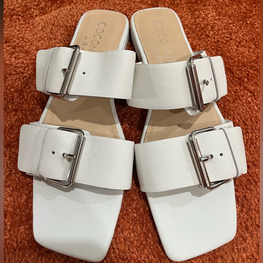 NWOT moxie sandal coconuts by Matisse white vegan leather with silver buckles